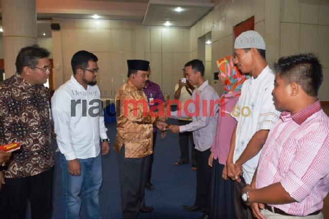 Bank Riau Kepri Serahkan Bantuan Beasiswa ke Pemda Kampar