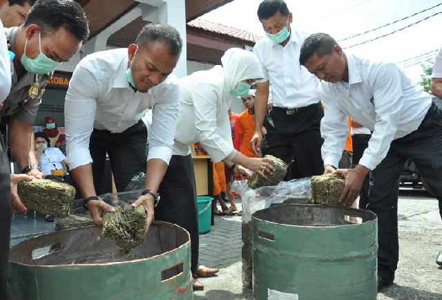 Lima Pemuda Ditangkap di Kantor LSM