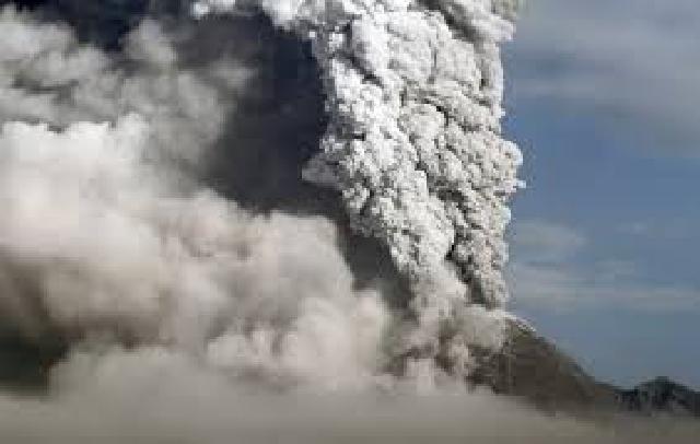 Kecamatan Payung dan Tiganderket Diselimuti Debu Vulkanik