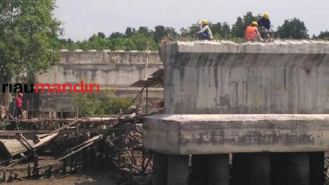 Telan Anggaran Rp 65 Milyar, Pembangunan Jembatan Pelindo I Tanpa Papan Proyek