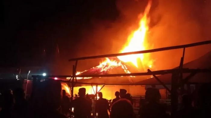 Pasar Sumani Solok Terbakar Hebat, 8 Mobil Damkar Dikerahkan