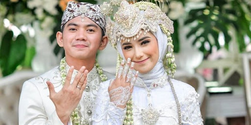 Rumah Tangga Diterpa Isu Cerai, Rizki DA: Istighfar Aja