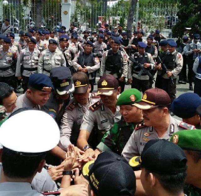 800 Personel Gabungan Bersenjata Lengkap Kawal Aksi Mahasiswa Riau Tolak Kenaikan BBM