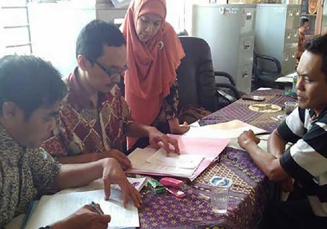 Temukan Poster Paslon Berlogo KPU