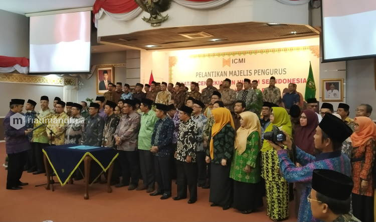 Lantik Pengurus ICMI Riau, Prof Jimly: Seimbangkan Imtak dan Iptek untuk Memajukan Umat