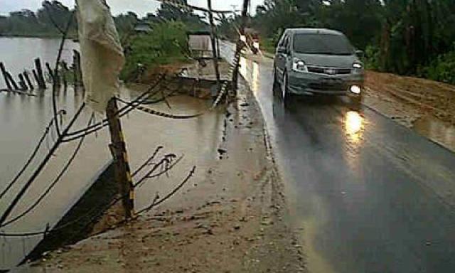 Kondisi Jalan Desa Memprihatinkan