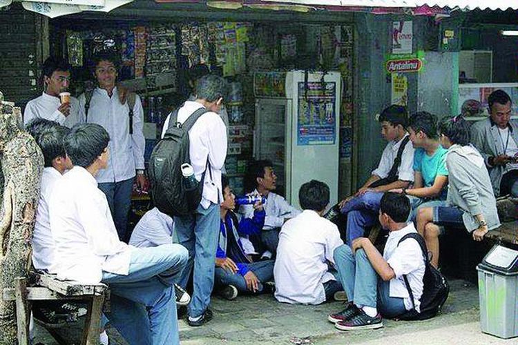 Bahaya Covid-19, Awasi Anak Agar Tidak Nongkrong Sepulang Sekolah