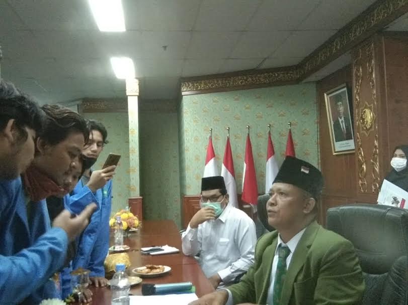 Berujung Panas, Rektor UIN Suska Riau Tinggalkan Forum Audiensi