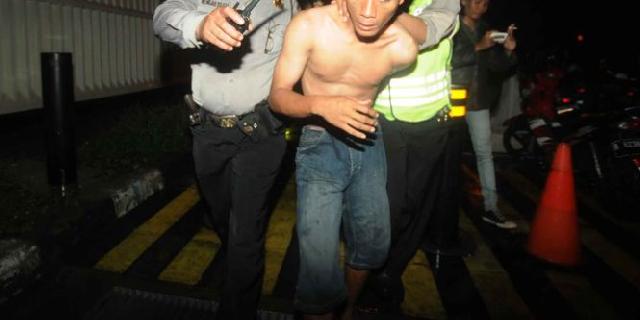 Pemuda Lajang Berurusan dengan Polisi