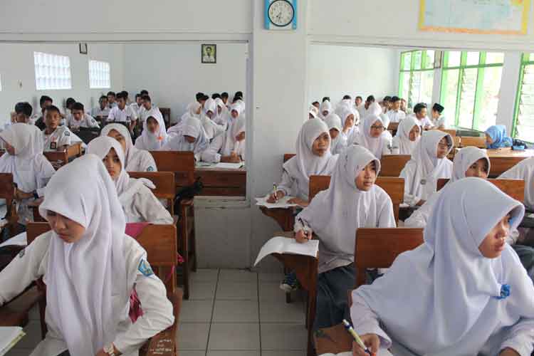Beda dengan SMA/SMK, Pemprov Riau Tak Subsidi MA dan Ponpes