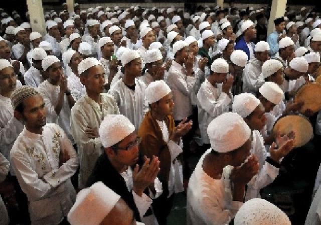 Ribuan Jamaah Padati Masjid Al Istianah