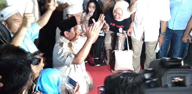 Umumkan Kemenangan, Prabowo Takbir Lanjut Sujud Syukur