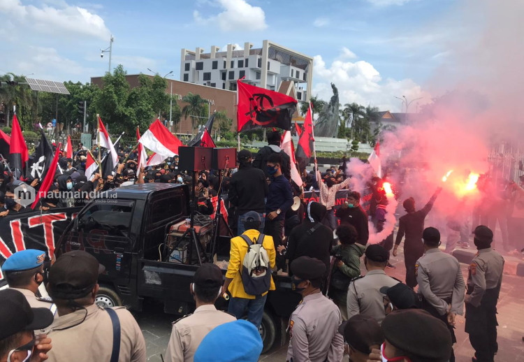 Mahasiswa Demo Syamsuar-Edy, Dituding Jual Beli Jabatan dan Lantik Mantan Napi