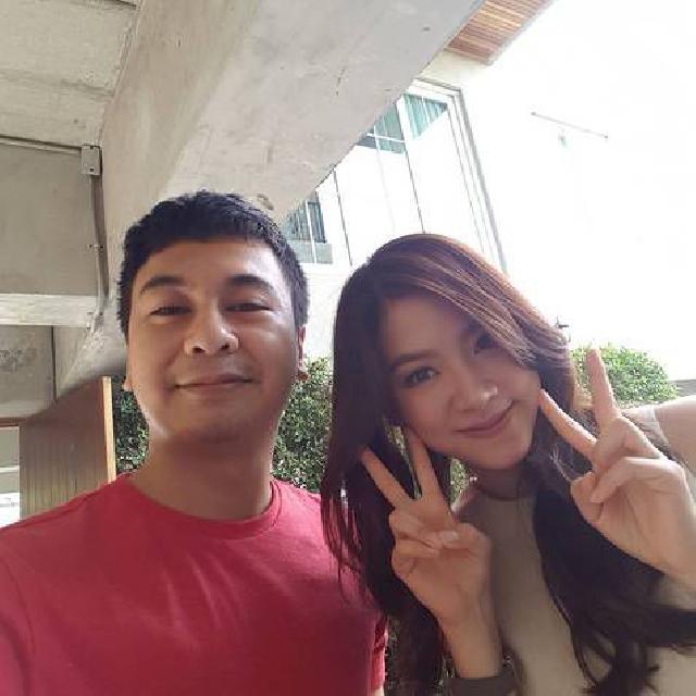 Raditya Dika Pamer Syuting Film Baru Bareng Artis Cantik Thailand