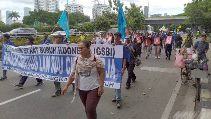 Massa Buruh Bergerak ke DPR Tolak Omnibus Law, Arus Lalin Macet