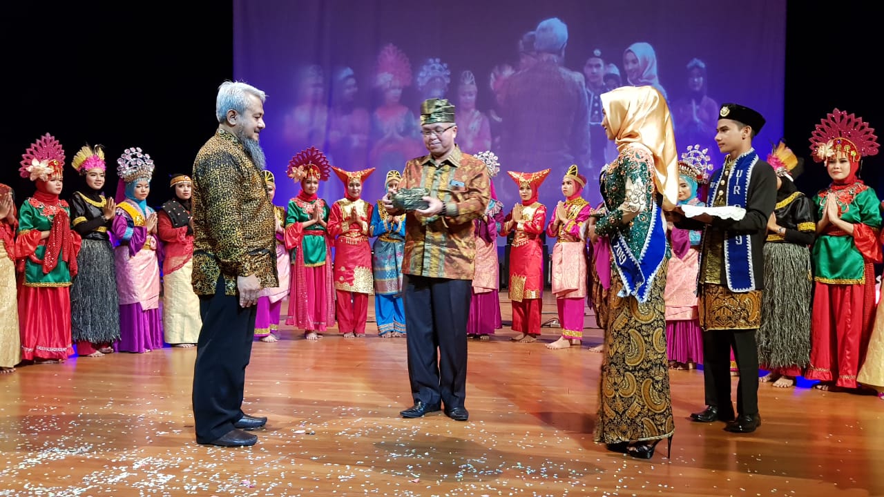 Meriah, Malam Anugerah COMA FIKOM UIR, Dr Abdul Aziz Dosen Terfavorit 2018