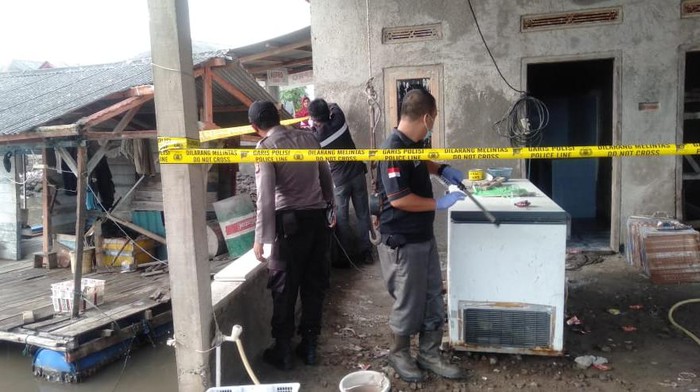 Pemuda Ini Bacok Pria Selingkuhan Ibunya dengan Kapak