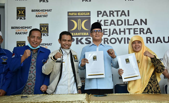 Serahkan SK, PKS Resmi Usung SAA-Reni Nurita di Pilkada Siak 2020