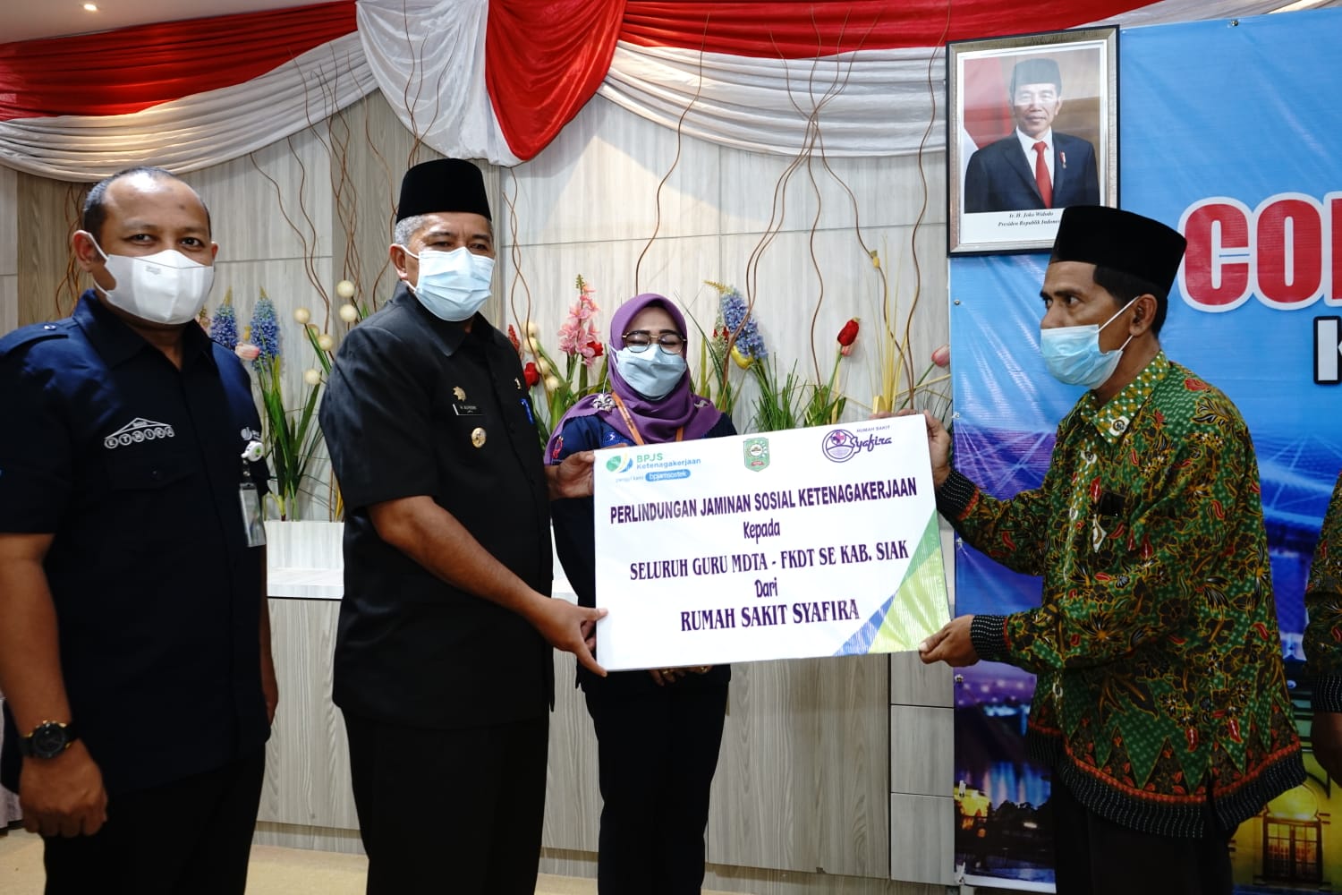 Guru MDTA dan FKDT di Siak Terima Jamsostek Program CSR Rumah Sakit Syafira Pekanbaru
