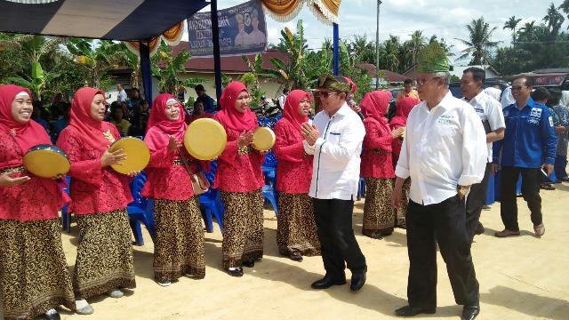 Cawagub Riau Rusli Effendi Disambut Musik Rebana Ibu-ibu Kelurahan Raja Sakti-Duri