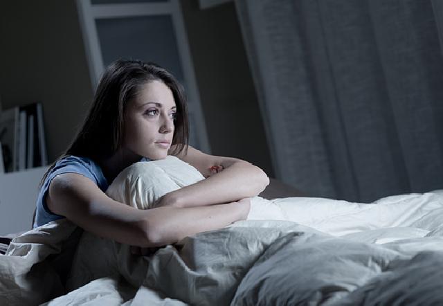 4 Cara Mudah Agar Bisa Kembali Tidur Saat Terbangun Tengah Malam