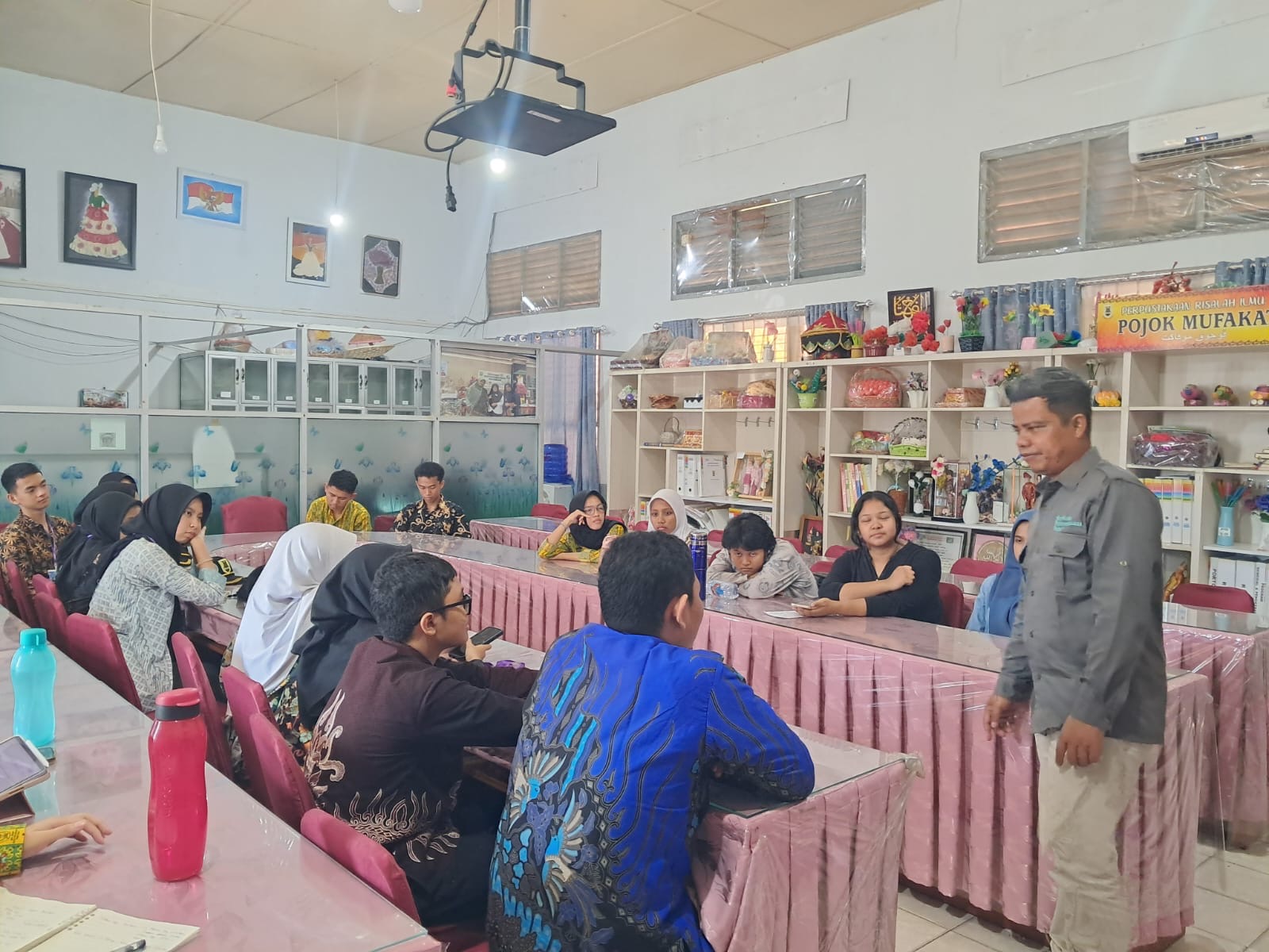 Program Literasi 5M, SPS Riau Tumbuhkan Semangat Literasi di Kalangan GenZ