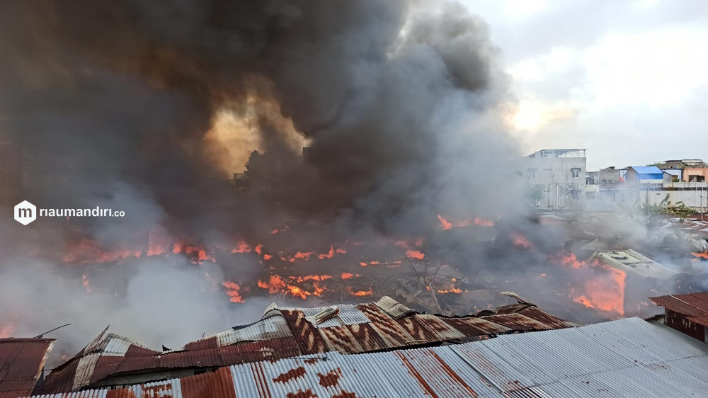 Kesaksian Warga, Pasar Cik Puan Terbakar dari Arah Belakang