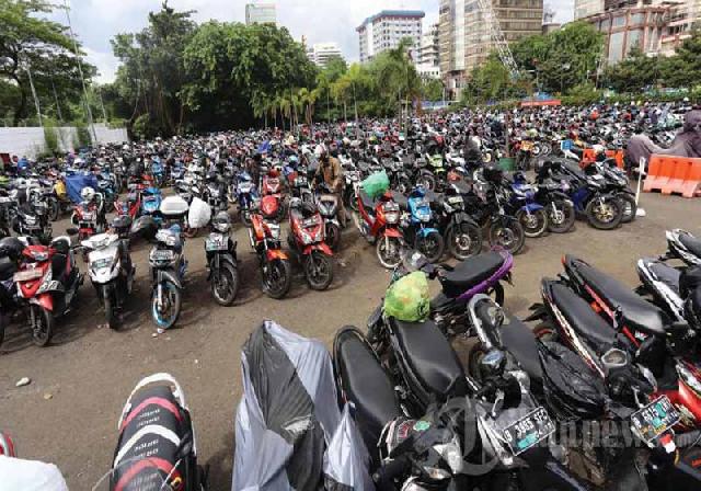 Parkir di Luar Mall SKA, Motor Beat Raib