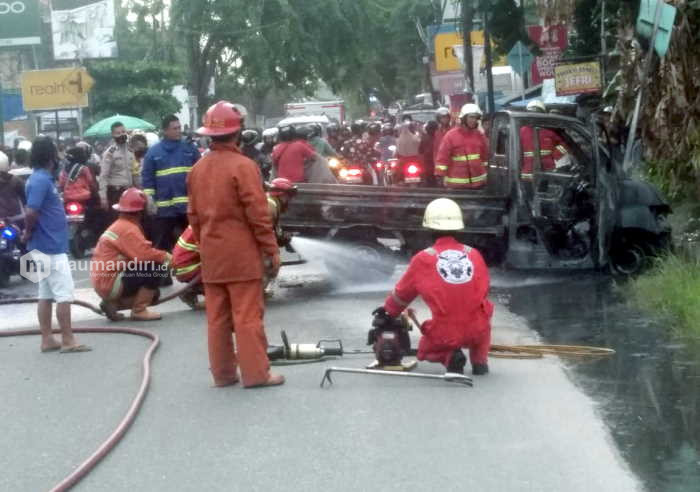 Mobil Pikap Terbakar Usai Isi Bensin di Jalan Kulim Pekanbaru