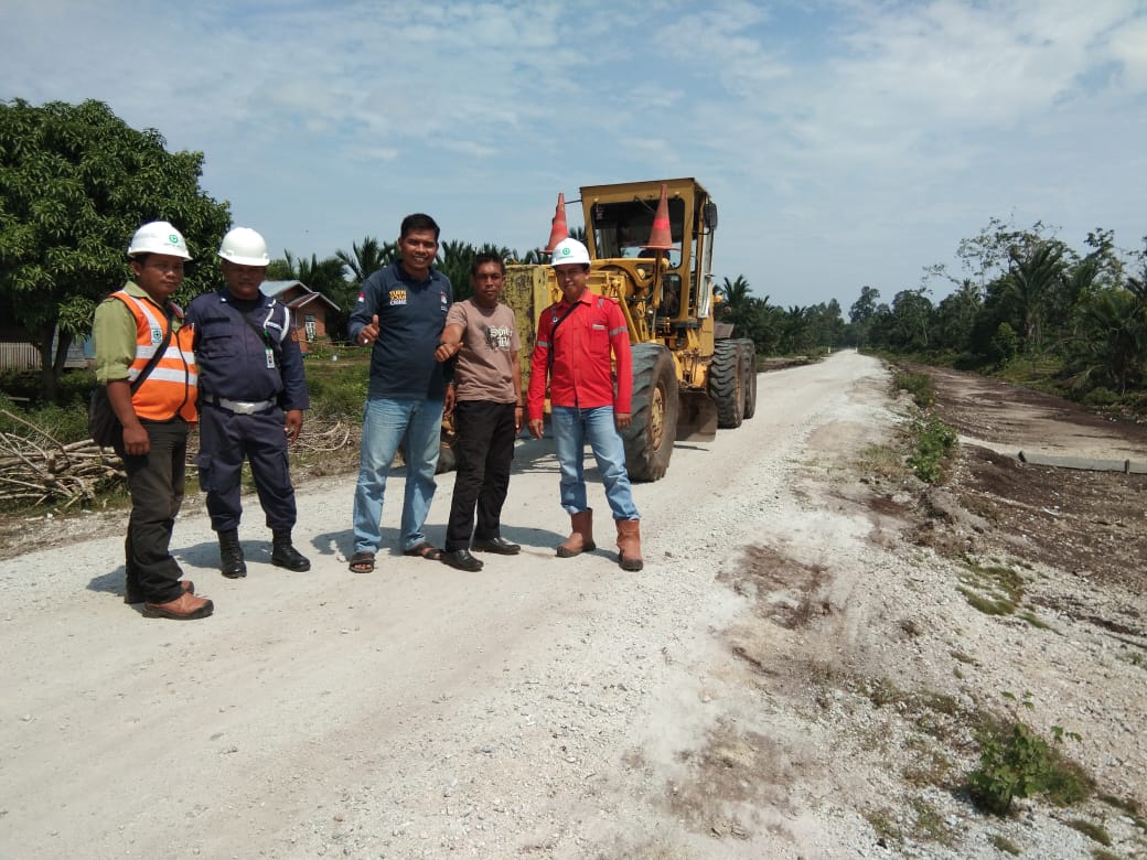 Warga Dua Desa di Pulau Padang Bisa Lalui Jalan Poros Kembali