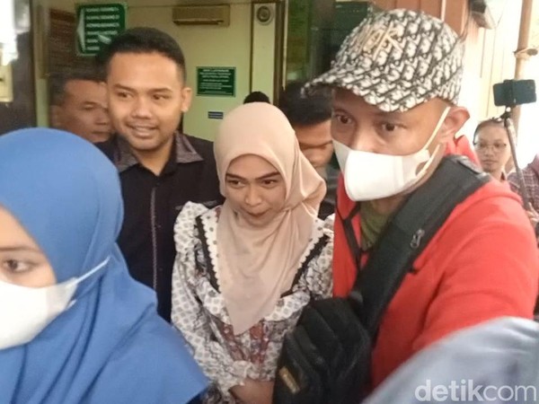 Ria Ricis Keberatan Derry Syahputra Jadi Saksi