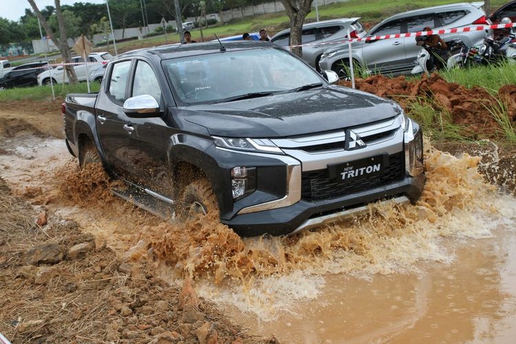 Mobil Diesel Lebih Tangguh Terjang Banjir, Benarkah?