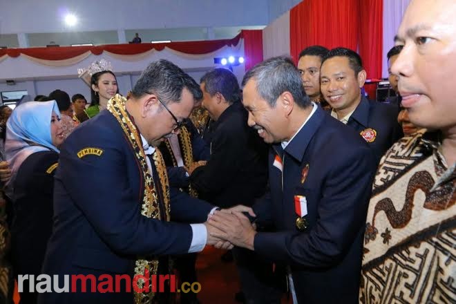 Terima Lencana Adhitya Karya Martavha Yodha untuk Siak, Syamsuar Bersiap Benahi Karang Taruna Riau