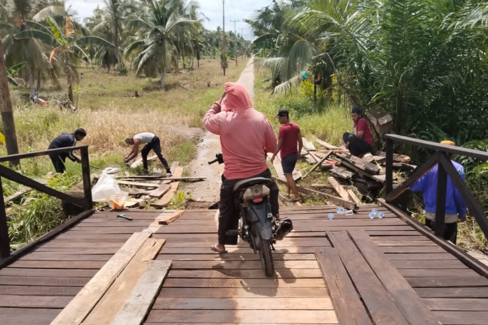 Gubri Wahid Tuntaskan Pembangunan Jembatan Parit Gading