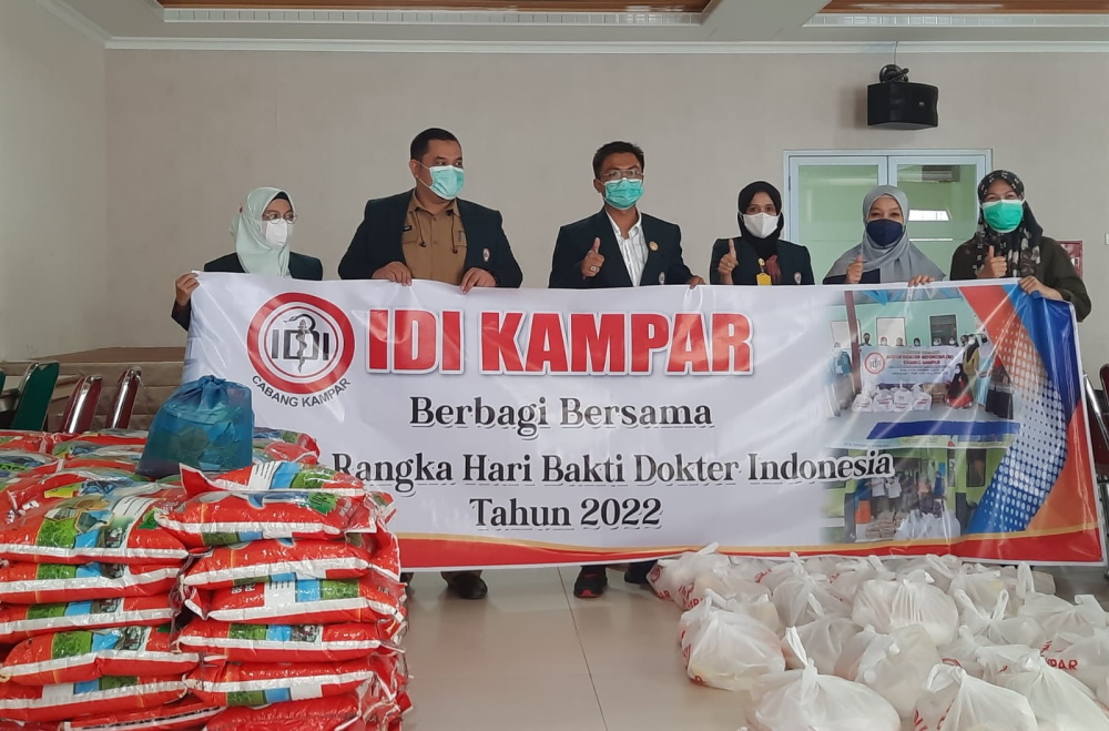 IDI Kampar Bagikan 370 Paket Sembako ke Masyarakat Kurang Mampu