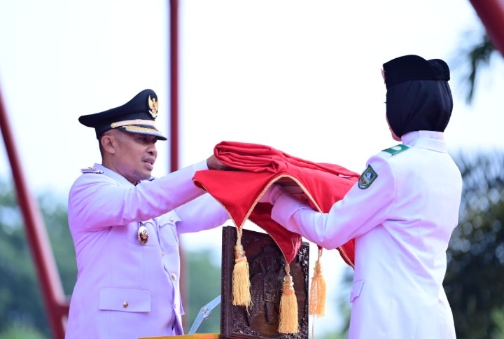 Wabup Bagus Santoso Inspektur Upacara Penurunan Bendera