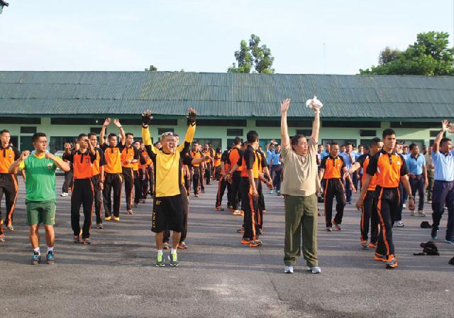 Personel TNI–Polri Olahraga Bersama di Makorem 031/Wirabima