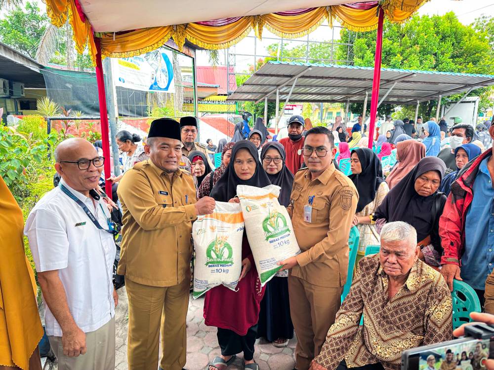 11 Ribu Masyarakat di Dumai Terima Bantuan Beras 20 Kg