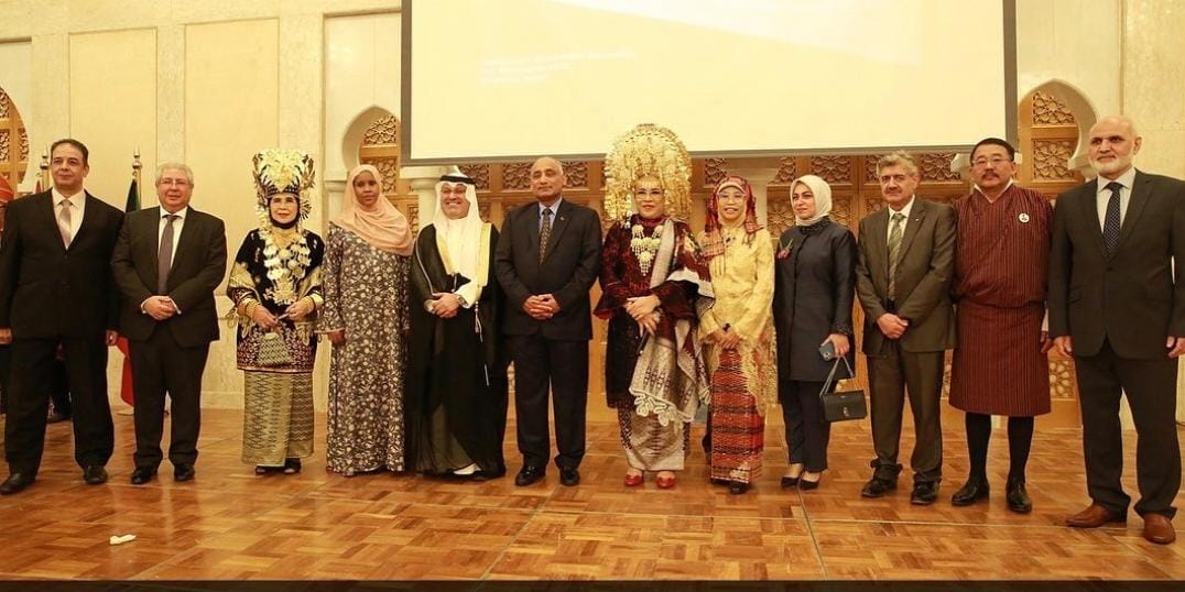 Senator Emma Yohanna Bawa Tim Kesenian Minang ke Kuwait