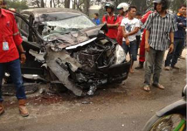 Avanza Tabrak Tangki CPO dan Motor