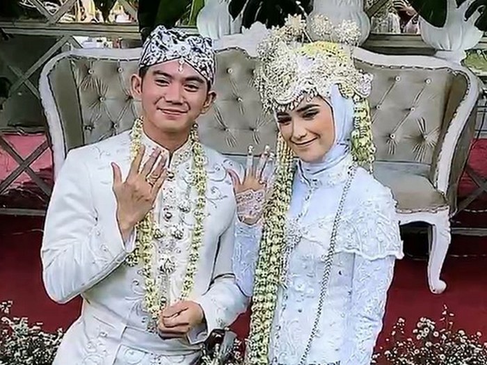 Nadya Mustika Ngaku Lepas Cincin Kawin Karena Kekecilan, Netizen Nggak Percaya