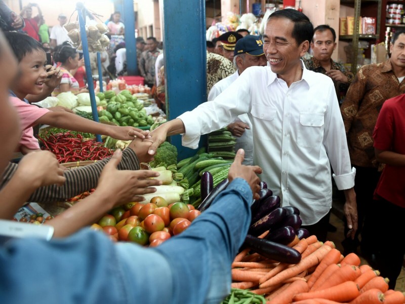 Sandiaga Sebut Harga Tempe Naik, Jokowi: Jangan Teriak Harga di Pasar Mahal
