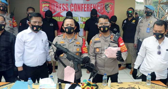 4 Pemuda di Tangerang Keroyok dan Rampas Senjata Polisi