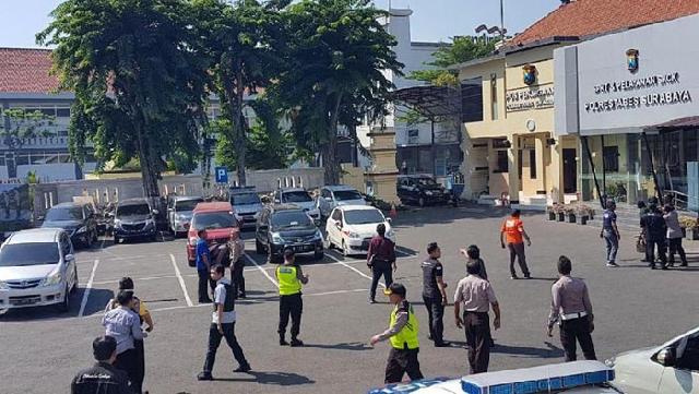 BREAKING NEWS: Pagi Ini Bom Meledak di Polrestabes Surabaya