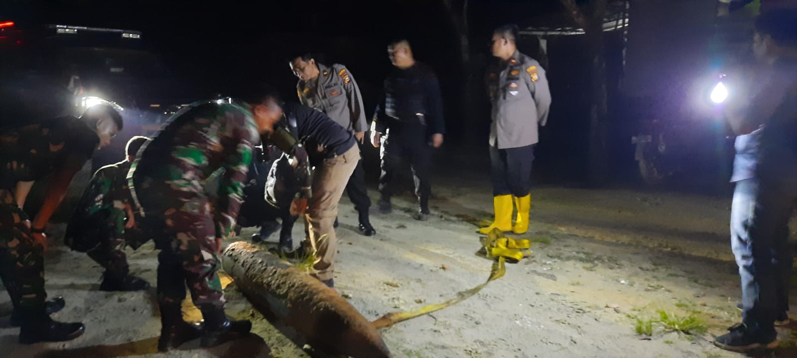 Warga Temukan Mortir Aktif di Sungai Penampuan Tenayan Raya 