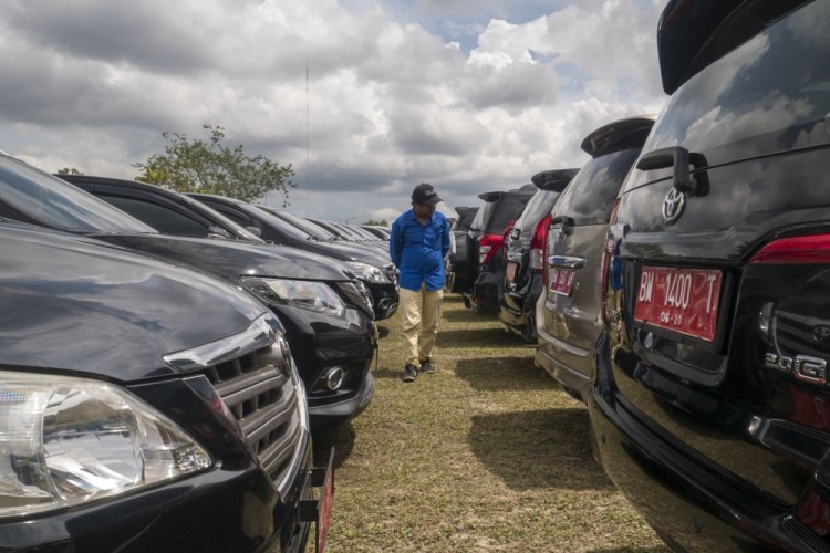 Gubernur Riau akan Kandangkan Mobil Dinas Seluruh ASN