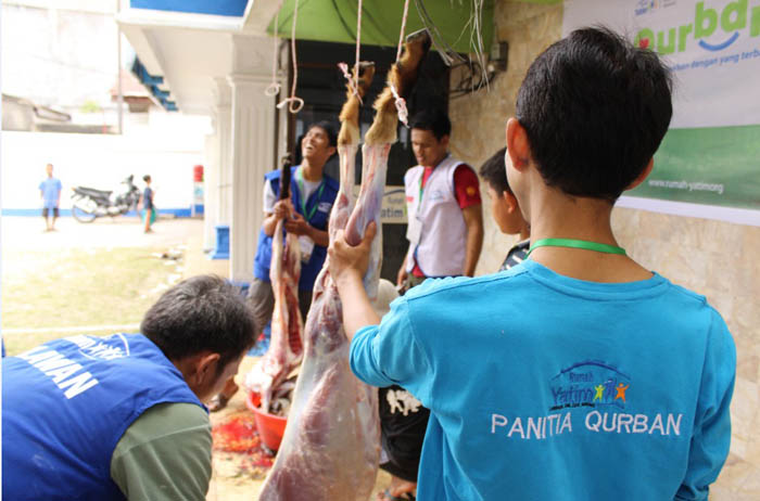 Rumah Yatim Distribusikan Daging Kurban ke Ratusan Masyarakat Dhuafa di Pekanbaru