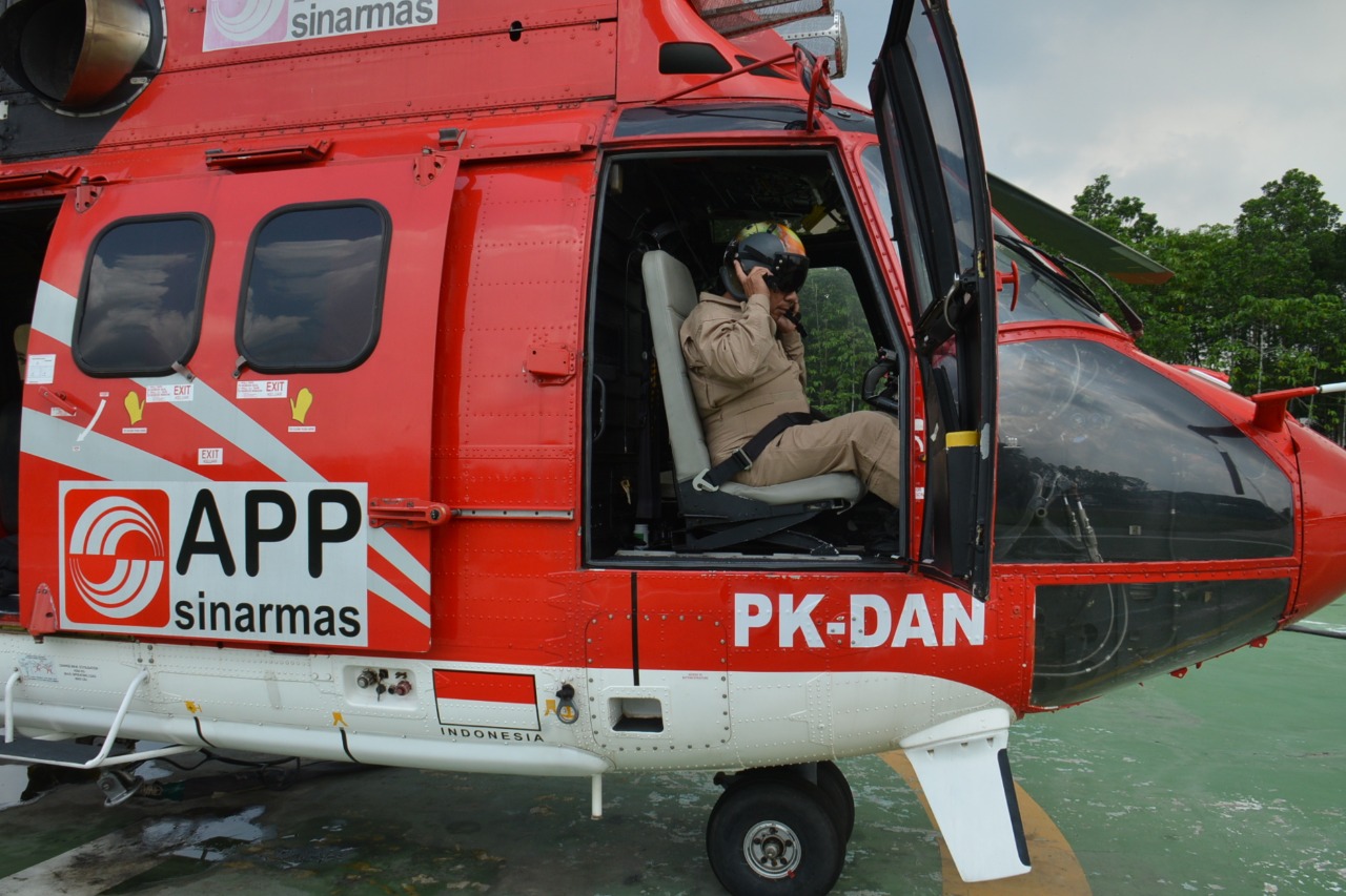 Kisah Pilot Helikopter APP Sinar Mas Riau: Kakek 61 Tahun yang Pernah Jadi Pilot Water Bombing BNPB