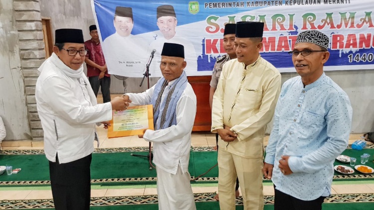 Safari Ramadan di Desa Dwi Tunggal, Sekda Meranti Ditagih Rampungkan Pembangunan Masjid