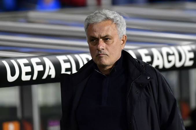 Fans Protes Pemecatan Mourinho dari AS Roma